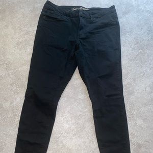 Black skinny leg jeans